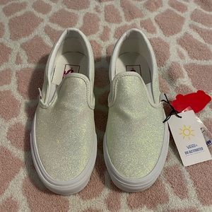NWT Glitter UV Activated Color Changing Vans. Women’s 7. men’s 5.5.